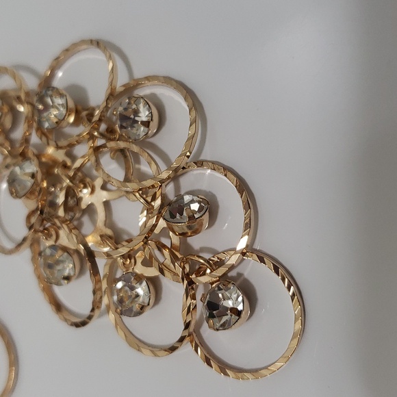 NWOT Beautiful Fashion Flowy Costume Rhinestone Chandelier Dangle Earrings - Picture 3 of 4